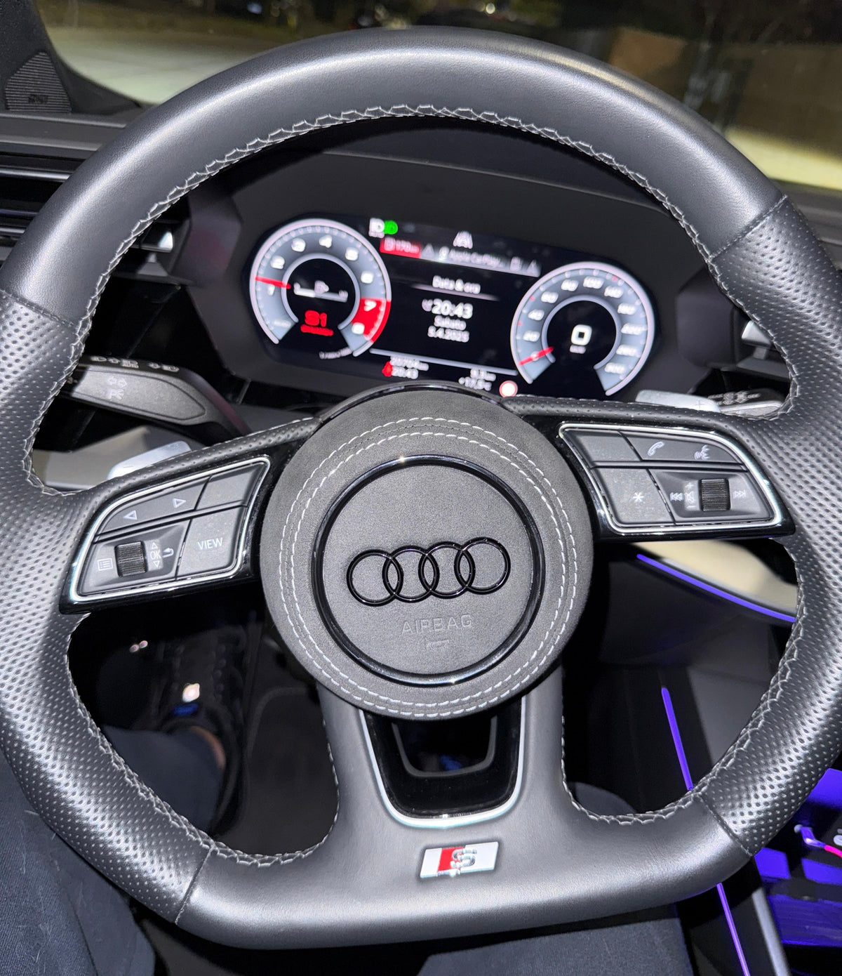 Cover Airbag Personalizzata Audi A3 / S3 / RS3 8Y–8.5Y / A1 GB – Pelle / Alcantara (Configuralo)