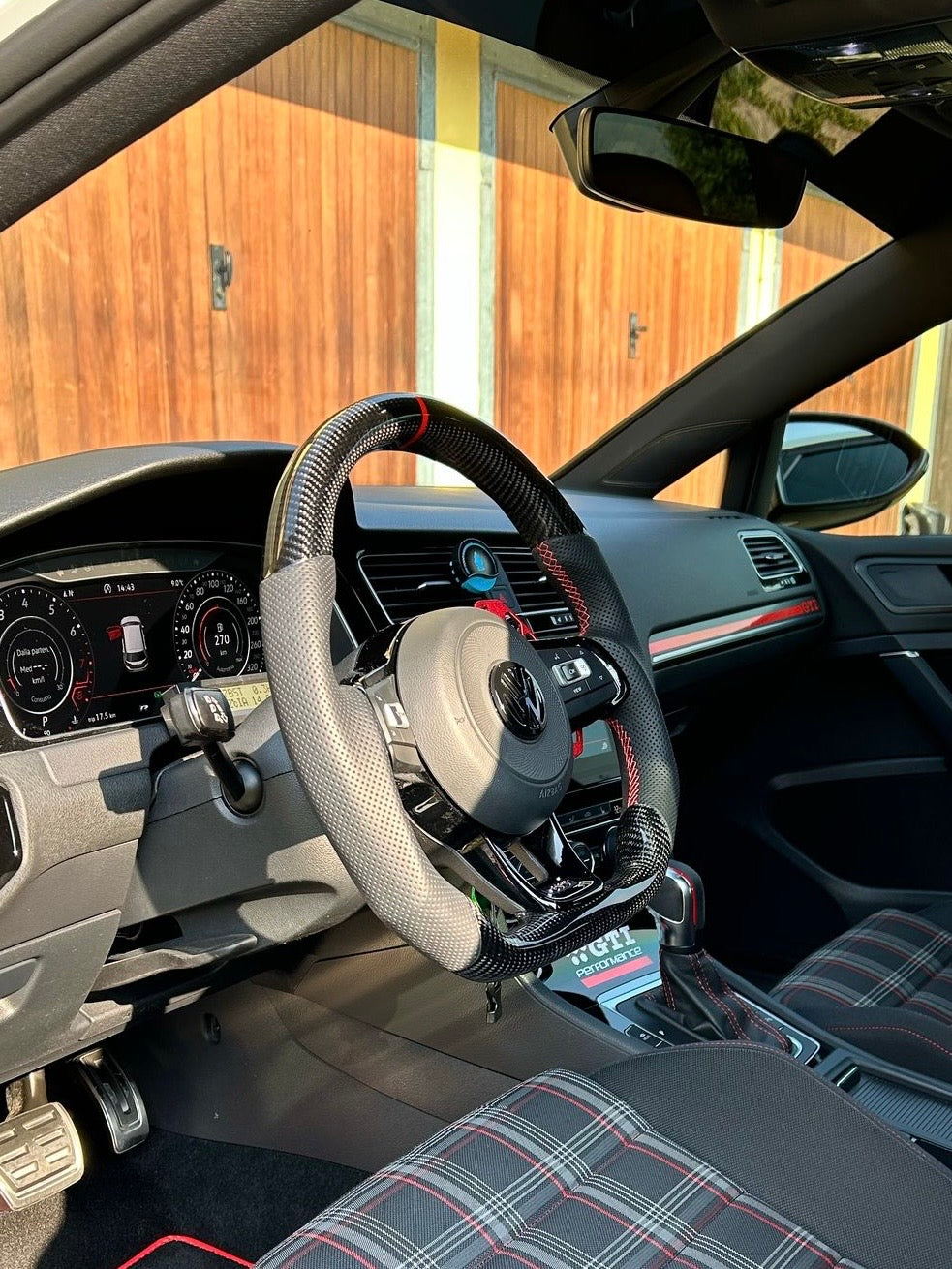 Volante Sportivo personalizzato per Volkswagen Golf 7 / 7.5 – Polo – Scirocco – Tiguan | Carbonio / Pelle / Alcantara (Configuralo)