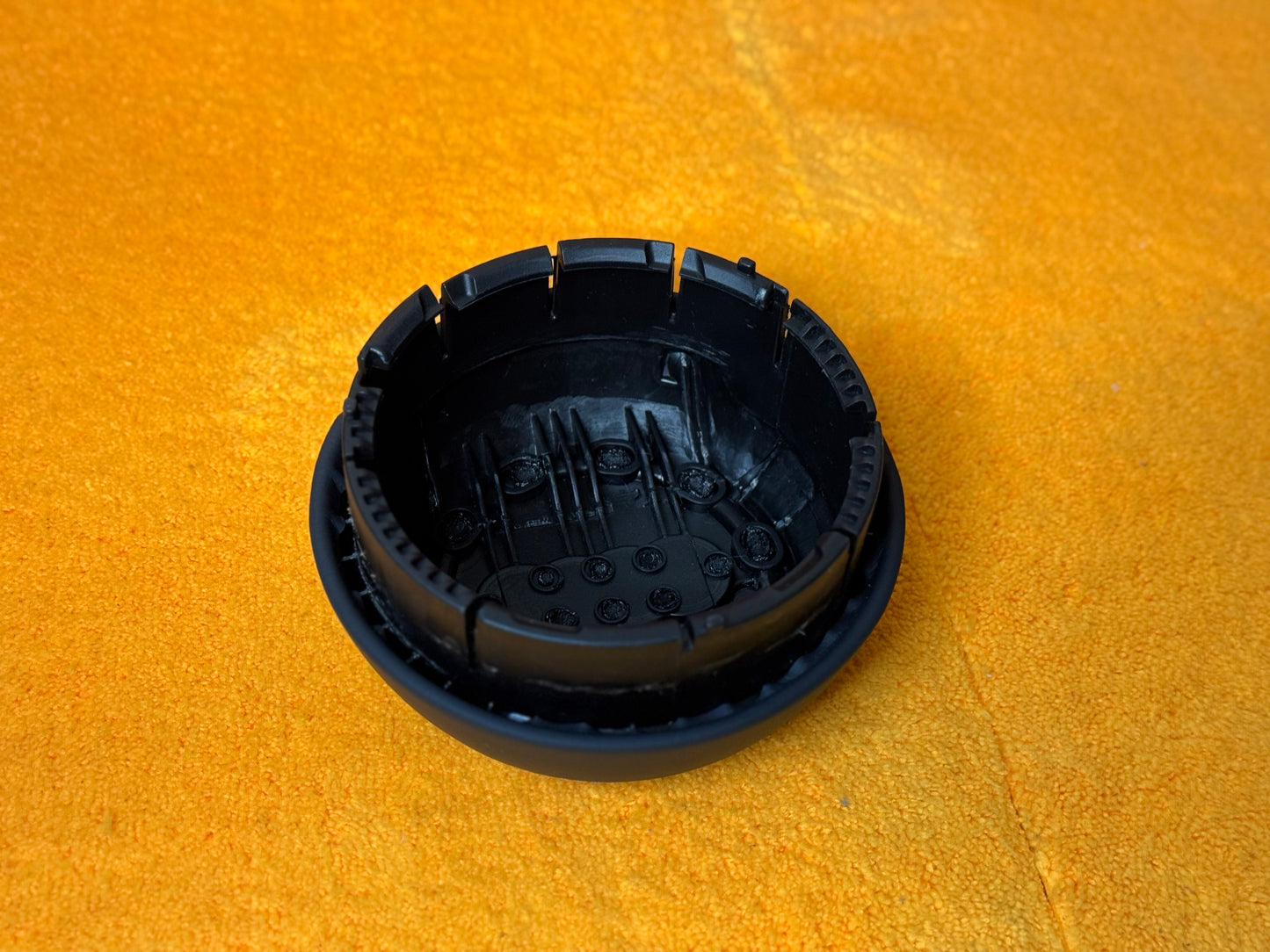 Cover Airbag Audi A3 8V - A4 B9 - A5 F5 (pelle-cuciture bianche-logo nero)