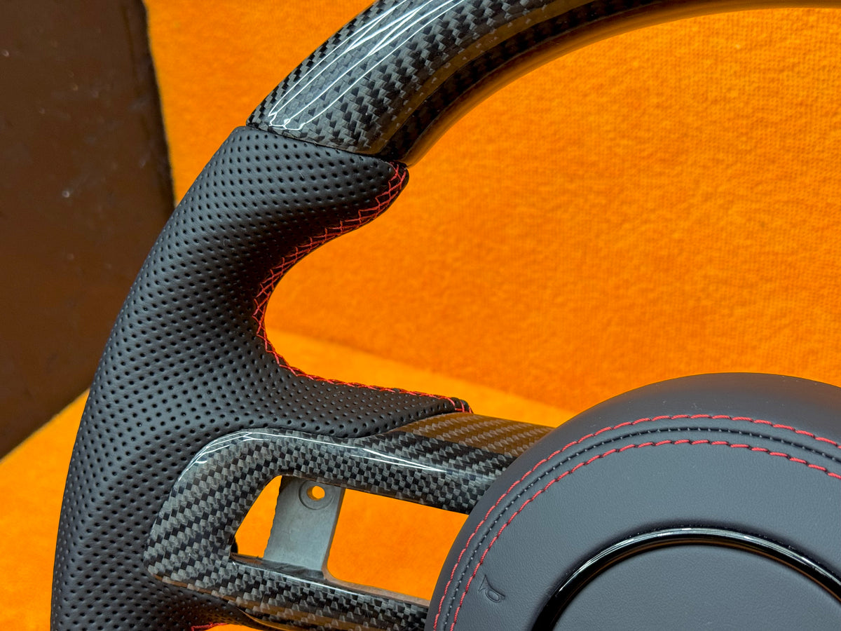 Volante sportivo personalizzato per Ford Mustang (2015–2023) – Vera Fibra di Carbonio (Configuralo)