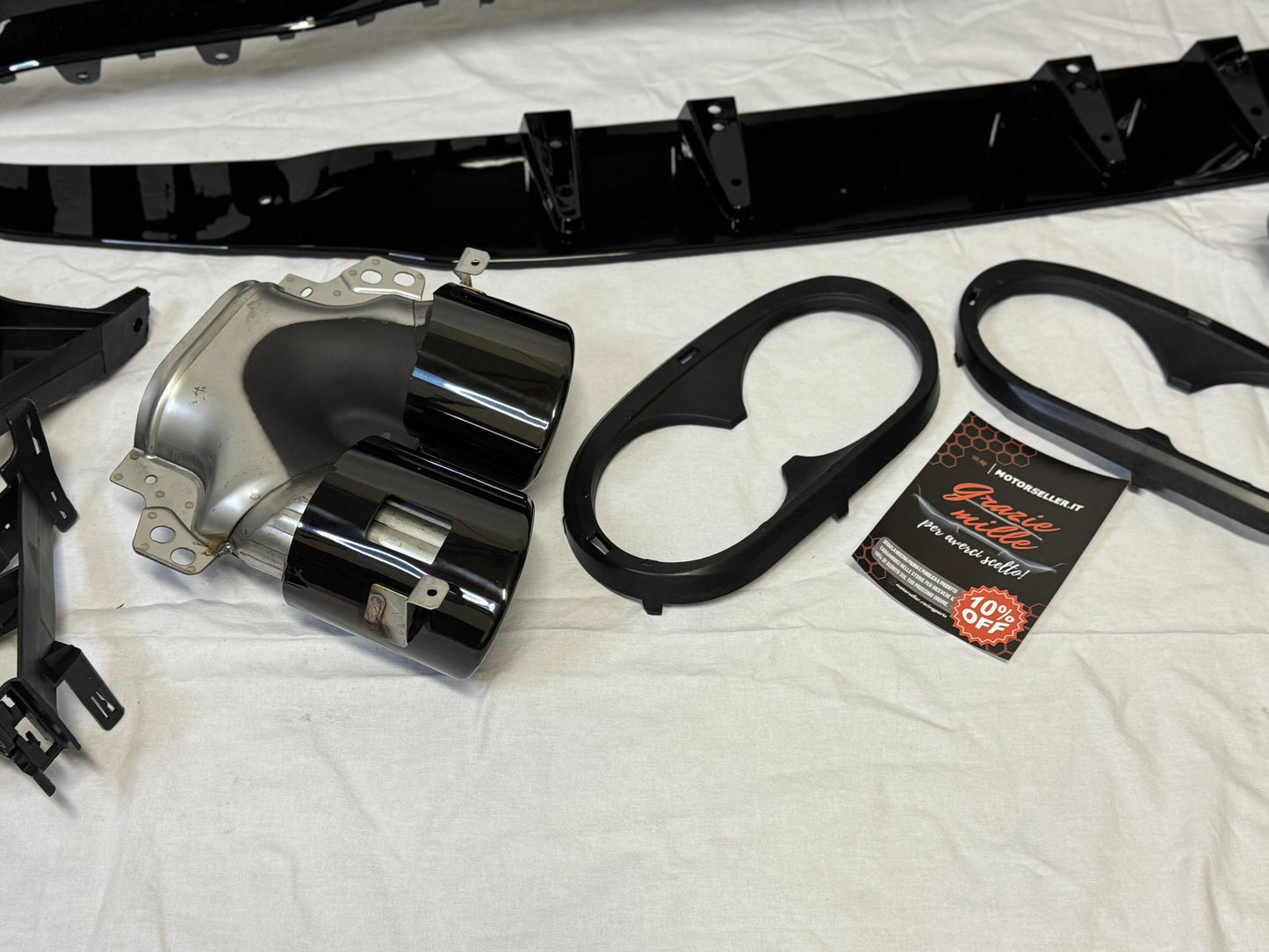 Diffusore Posteriore Stile A45 AMG per Mercedes Classe A W177 (nero lucido)
