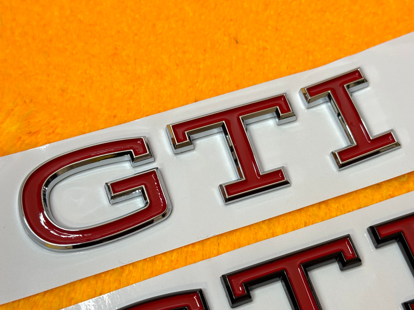 Badge Posteriore Scritta R GTI GOLF per VW Golf MK8 (vari colori)