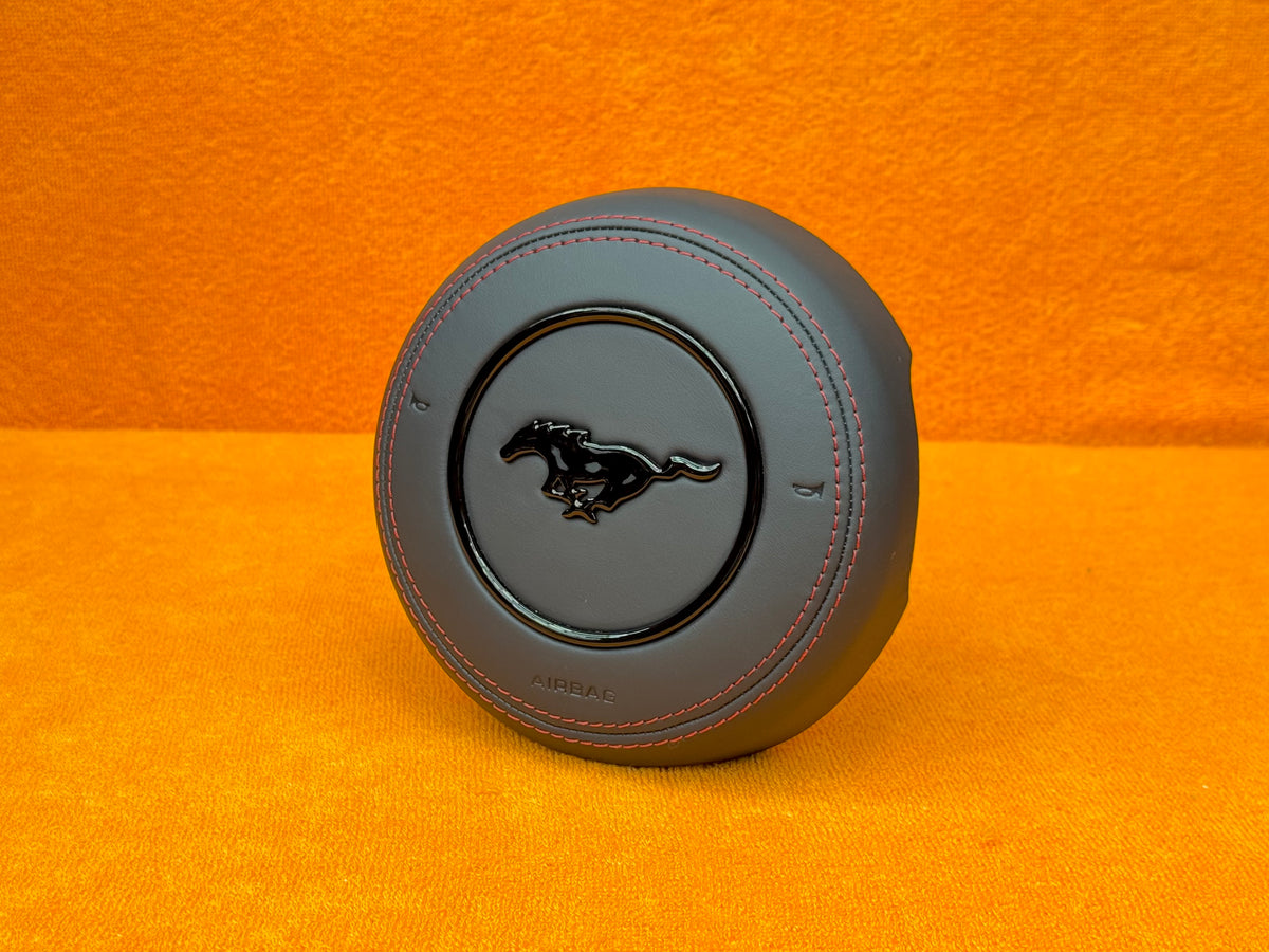 Cover Airbag Personalizzata Ford Mustang (2015–2023) – Pelle / Alcantara (Configuralo)