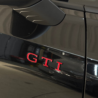 Badge Posteriore/Laterale Scritta R GTI GOLF per VW Golf MK8 (vari colori)