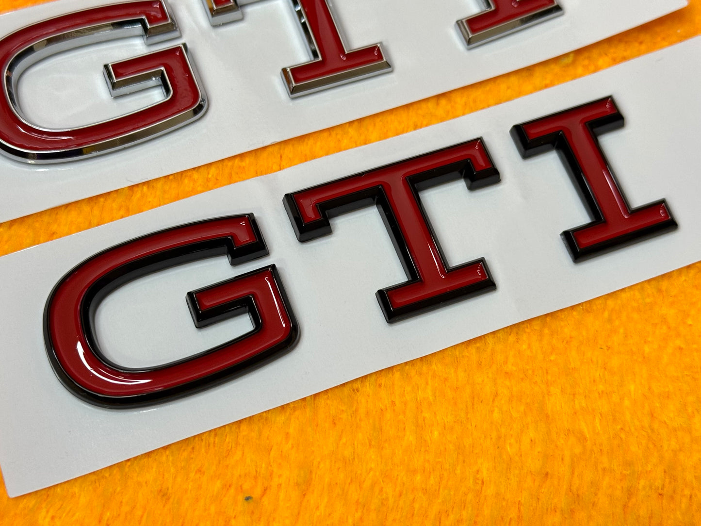 Badge Posteriore Scritta R GTI GOLF per VW Golf MK8 (vari colori)