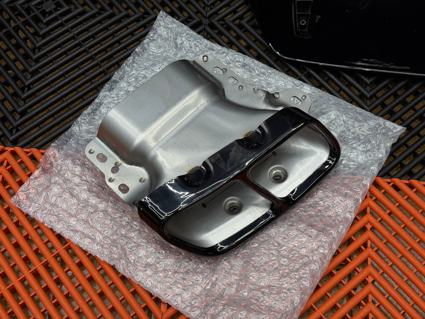 Diffusore Posteriore Stile AMG per Mercedes Classe A W176 (nero lucido)