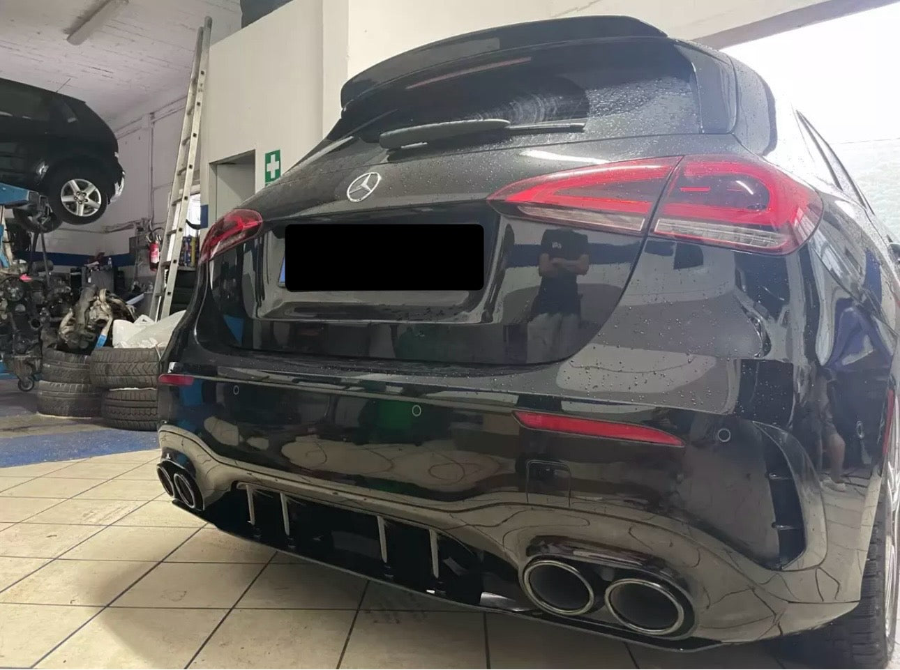Diffusore Posteriore Stile A45 AMG per Mercedes Classe A W177 (nero lucido)