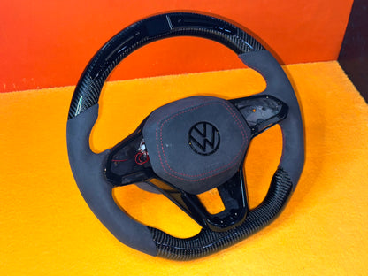 Volante personalizzato con LED di cambiata per Volkswagen Golf MK8 8.5