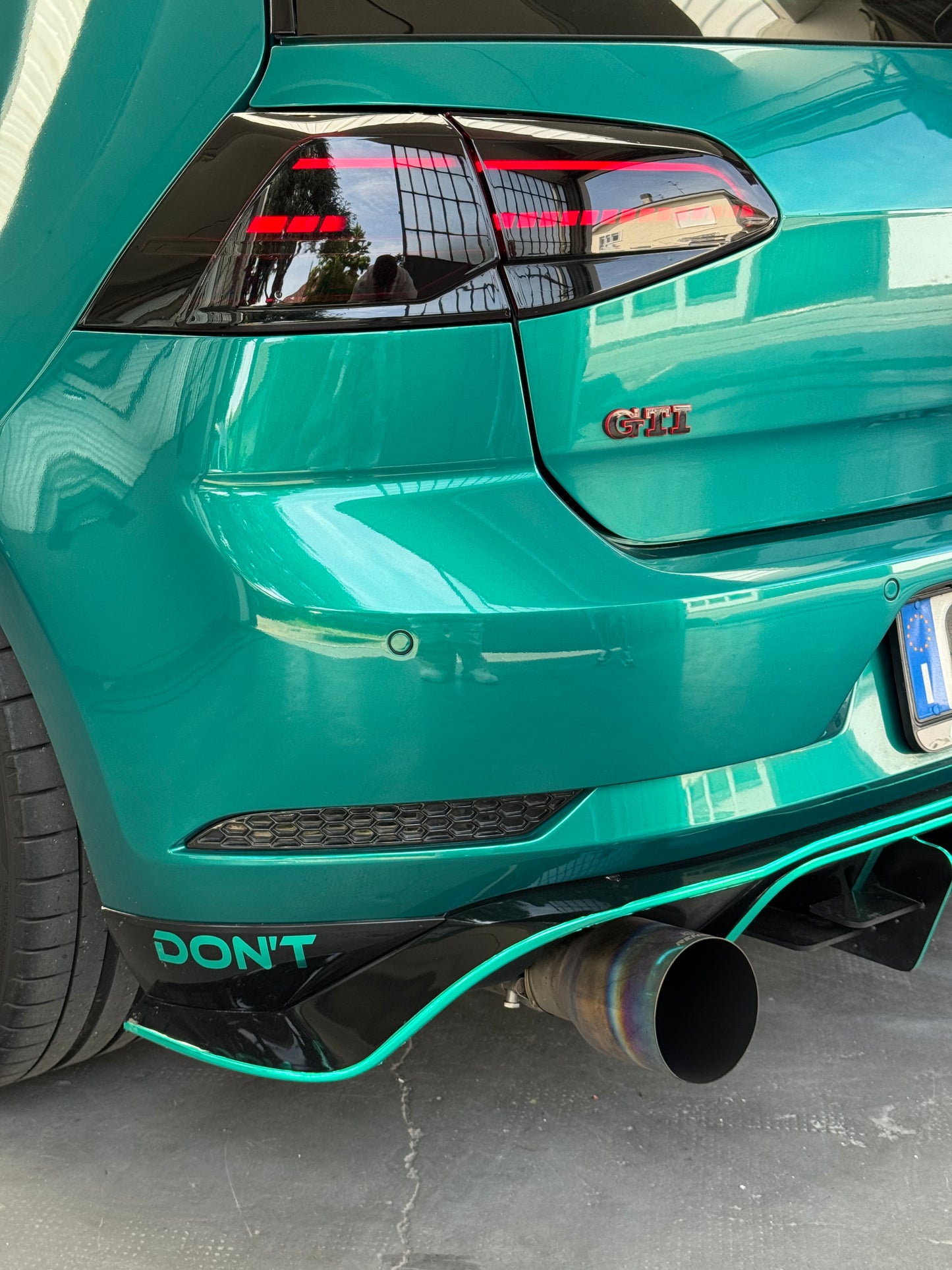 Riflettori Posteriori a Nido d'ape Nero Lucido per VW Golf 7.5
