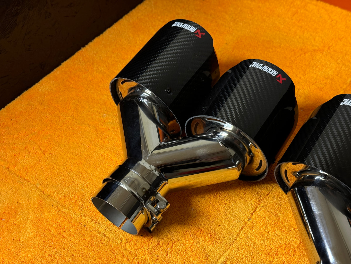 Coppia Terminali Doppi Scarico Auto Universale AK 63mm In - 114mm Out (2pz)