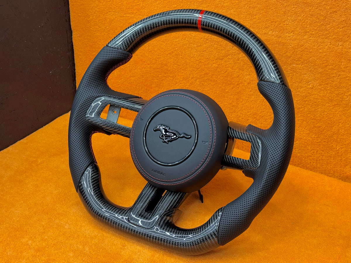 Volante sportivo personalizzato per Ford Mustang (2015–2023) – Vera Fibra di Carbonio (Configuralo)
