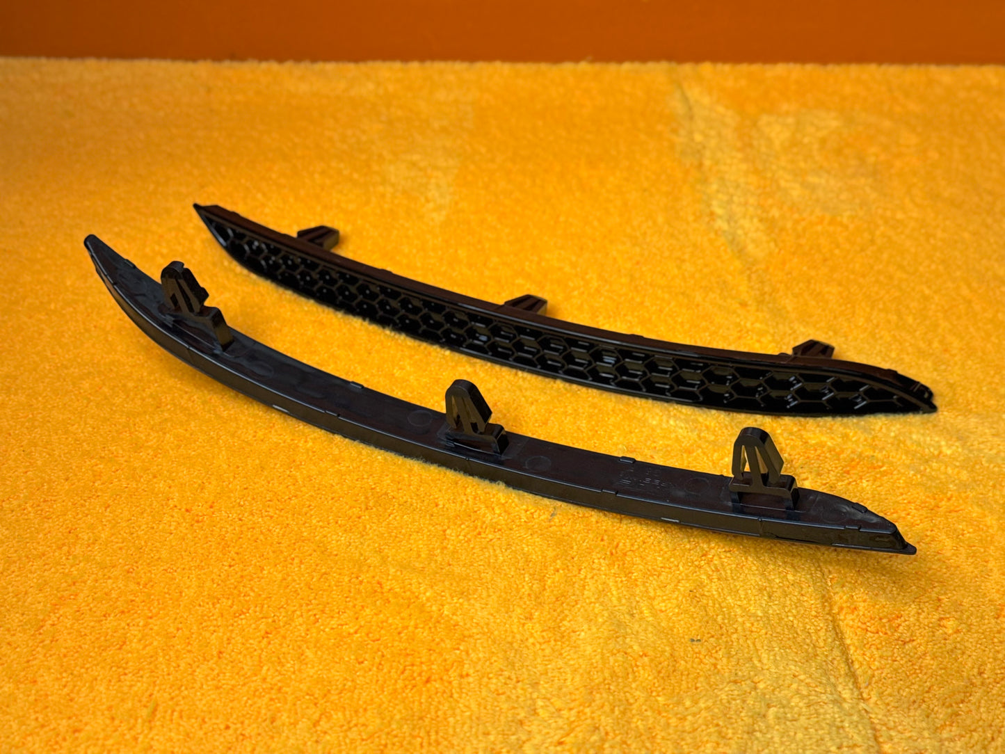 Riflettori Posteriori a Nido d'ape Nero Lucido per VW Golf MK8