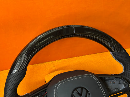 Volante personalizzato con LED di cambiata per Volkswagen Golf MK8 8.5