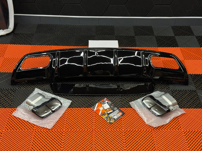 Diffusore Posteriore Stile AMG per Mercedes Classe A W176 (nero lucido)