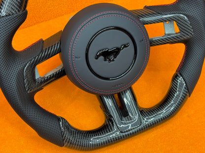 Volante sportivo personalizzato per Ford Mustang (2015–2023) – Vera Fibra di Carbonio (Configuralo)