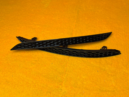 Riflettori Posteriori a Nido d'ape Nero Lucido per VW Golf MK8