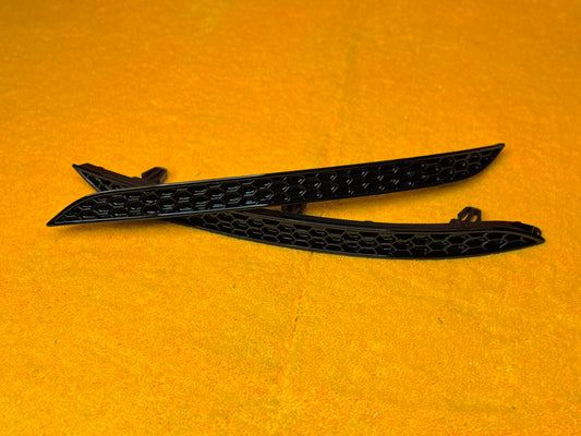 Riflettori Posteriori a Nido d'ape Nero Lucido per VW Golf MK8