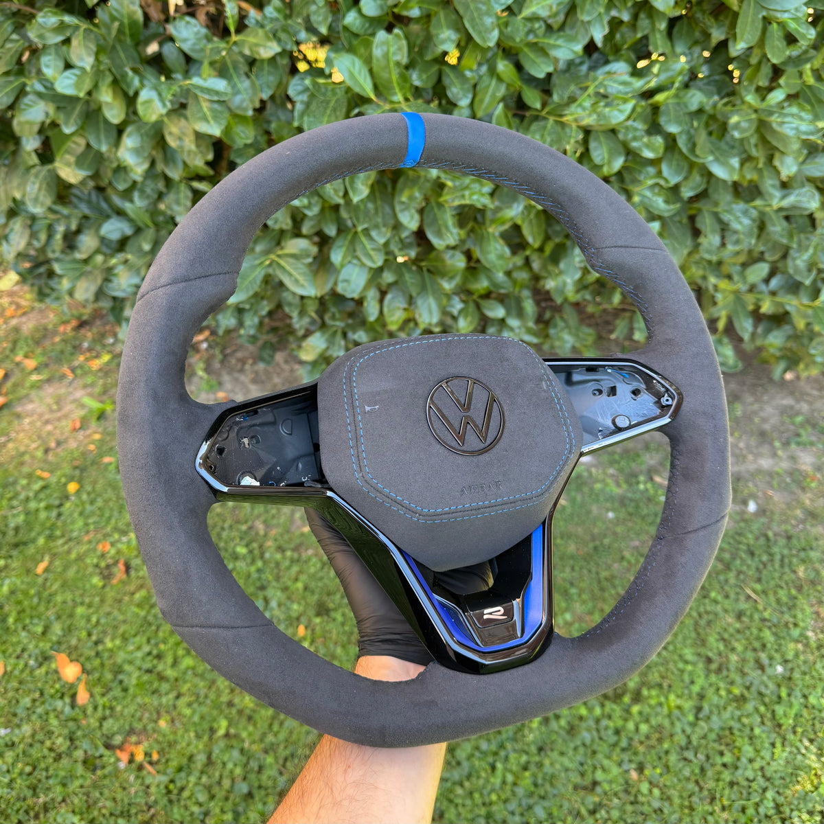 Volante sportivo personalizzato per Volkswagen Golf MK8 - 8.5 / Polo / T-roc / Tiguan (configuralo)