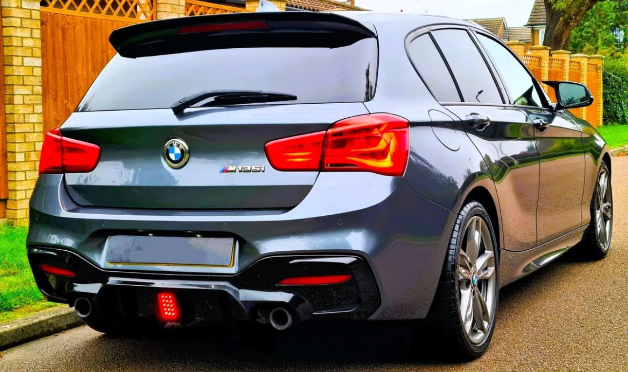 Diffusore Posteriore Stile M con luce freno a led per Bmw Serie 1 F20 F21 Carbon/nero lucido (15-19)