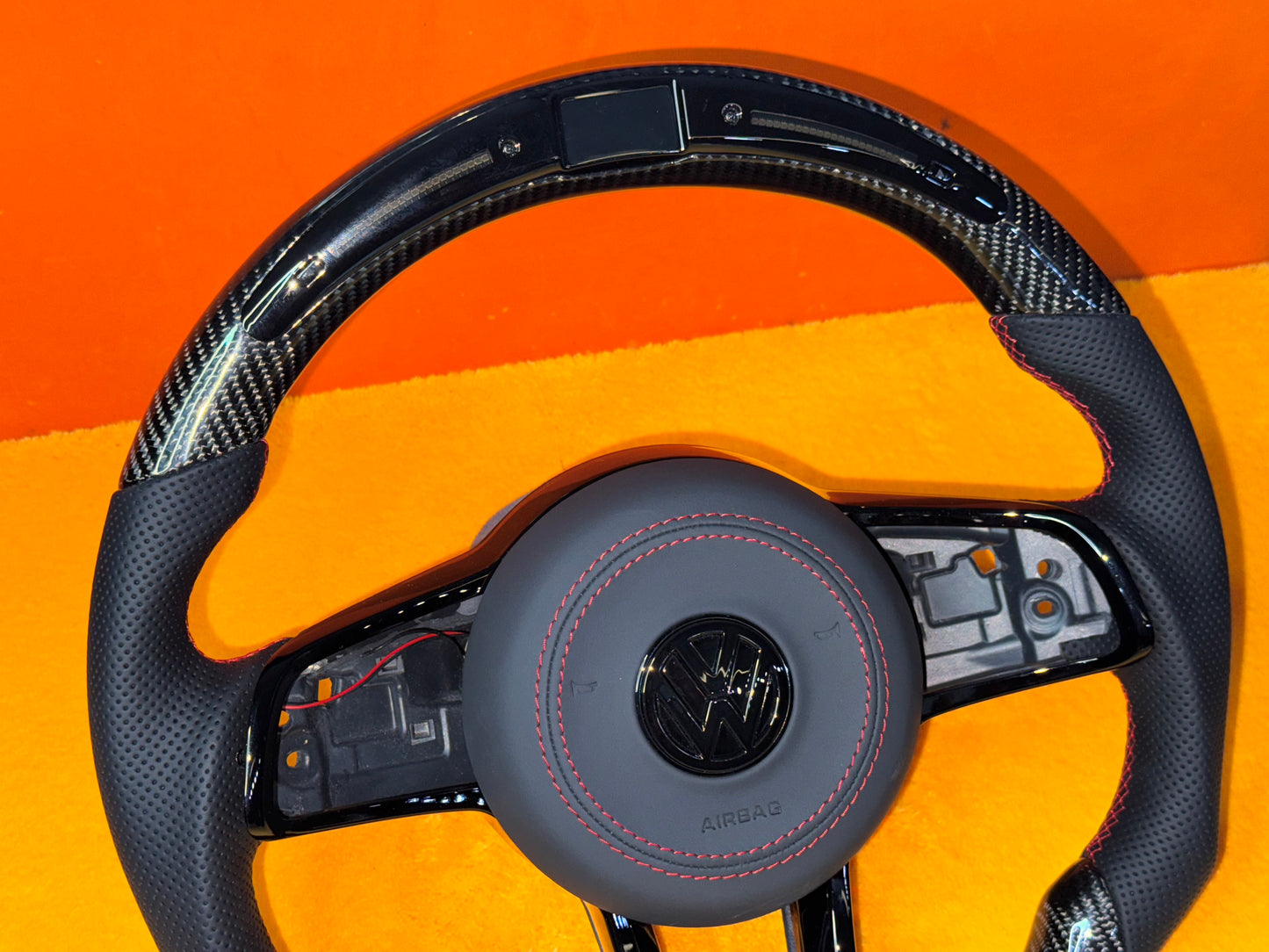 Volante personalizzato con LED di cambiata per Volkswagen Golf MK7 7.5