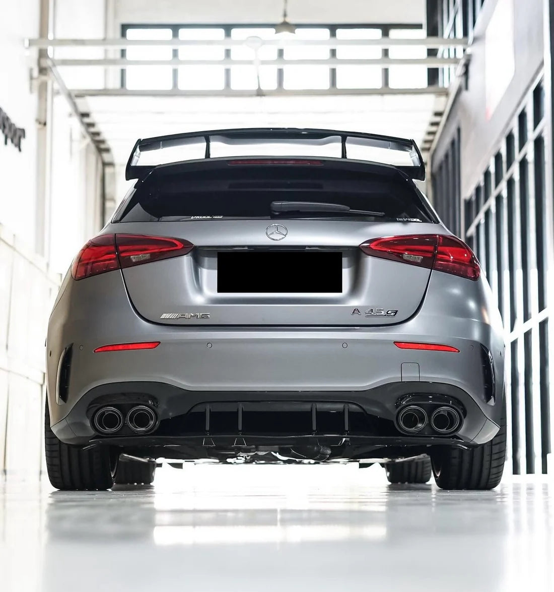 Diffusore posteriore stile A45 AMG per Mercedes Classe A W177 Berlina/Sedan (nero lucido)
