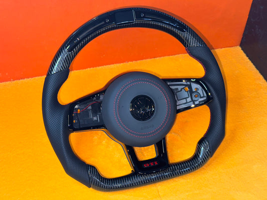 Volante personalizzato con LED di cambiata per Volkswagen Golf MK7 7.5