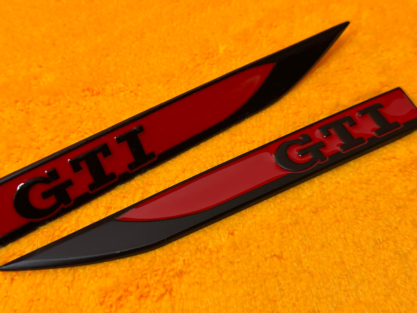 Badge Laterale Scritta GTD GTI per VW Golf MK6 MK7 7.5 (vari colori)
