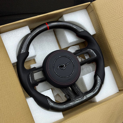 Volante sportivo personalizzato per Ford Mustang (2015–2023) – Vera Fibra di Carbonio (Configuralo)