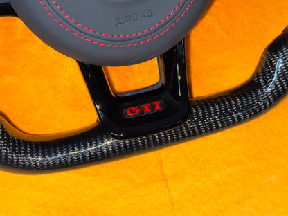 Volante personalizzato con LED di cambiata per Volkswagen Golf MK7 7.5