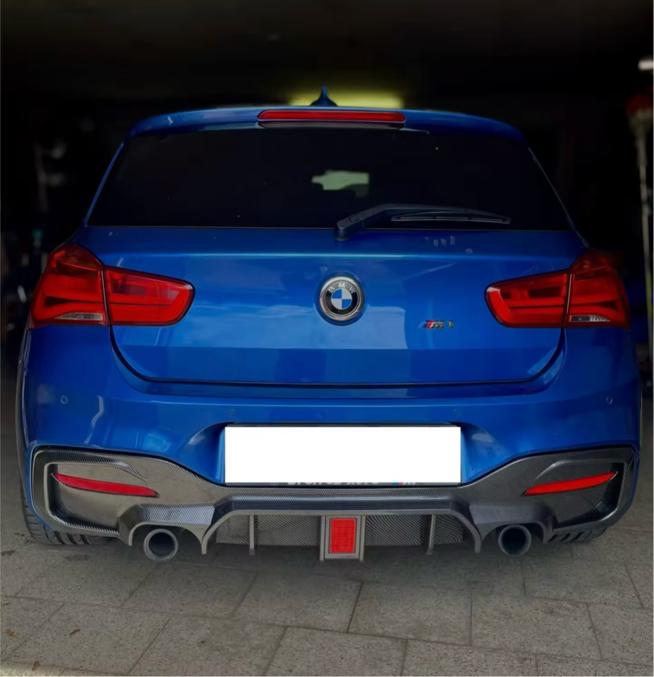 Diffusore Posteriore Stile M con luce freno a led per Bmw Serie 1 F20 F21 Carbon/nero lucido (15-19)