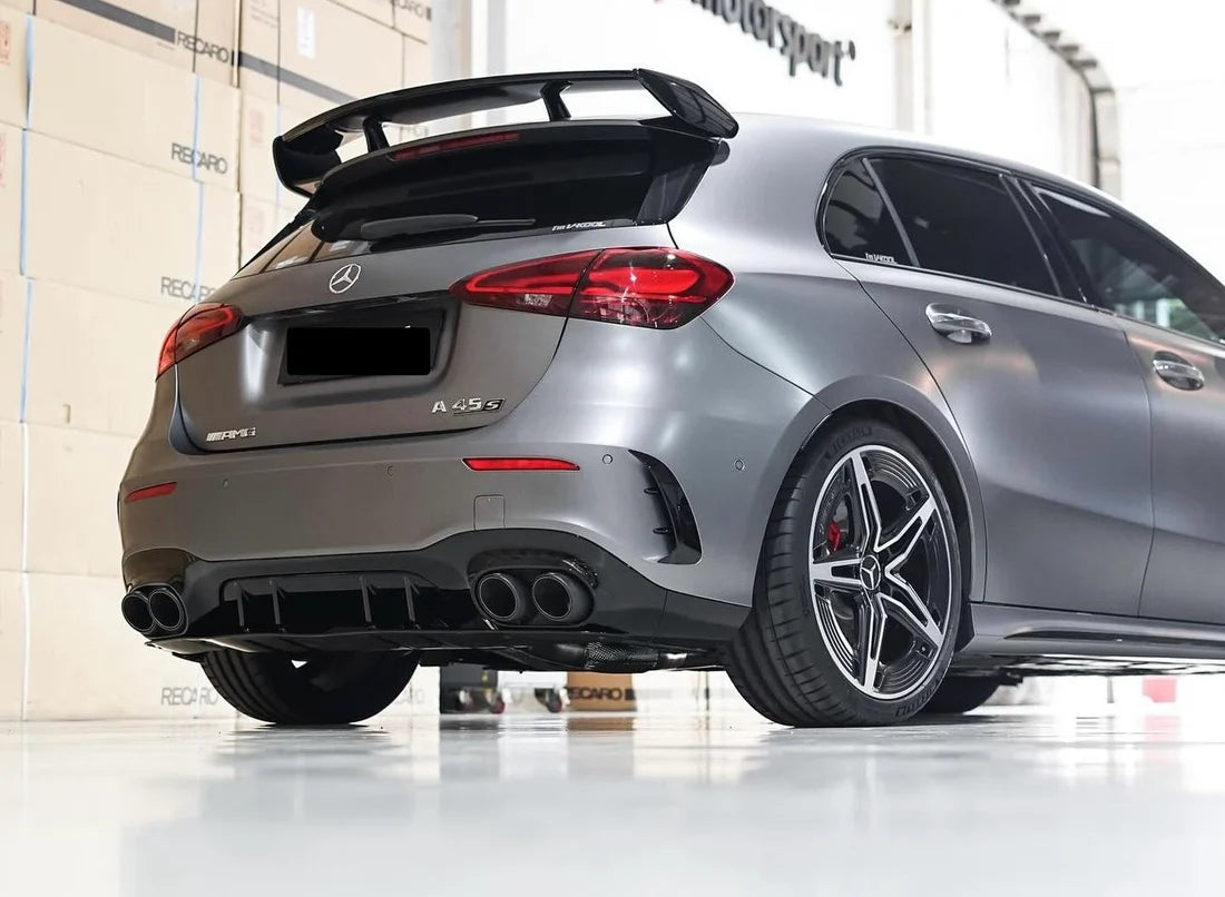 Diffusore posteriore stile A45 AMG per Mercedes Classe A W177 Berlina/Sedan (nero lucido)