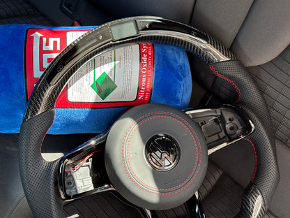 Volante personalizzato con LED di cambiata per Volkswagen Golf MK7 7.5