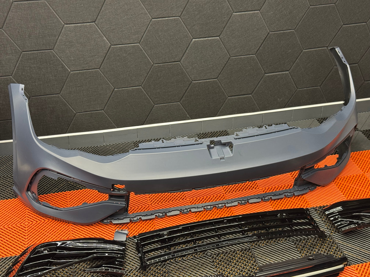 Paraurti anteriore R Look per VW Golf MK8 (2020-2023)