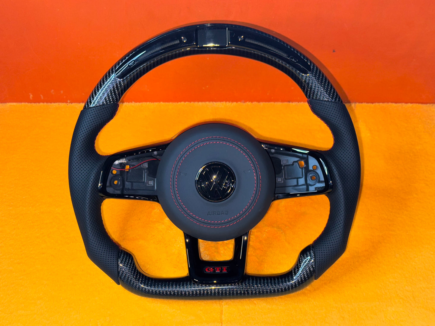 Volante personalizzato con LED di cambiata per Volkswagen Golf MK7 7.5