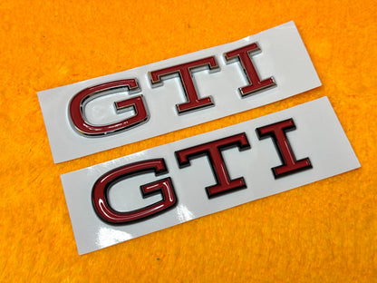Badge Posteriore Scritta R GTI GOLF per VW Golf MK8 (vari colori)