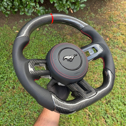 Volante sportivo personalizzato per Ford Mustang (2015–2023) – Vera Fibra di Carbonio (Configuralo)