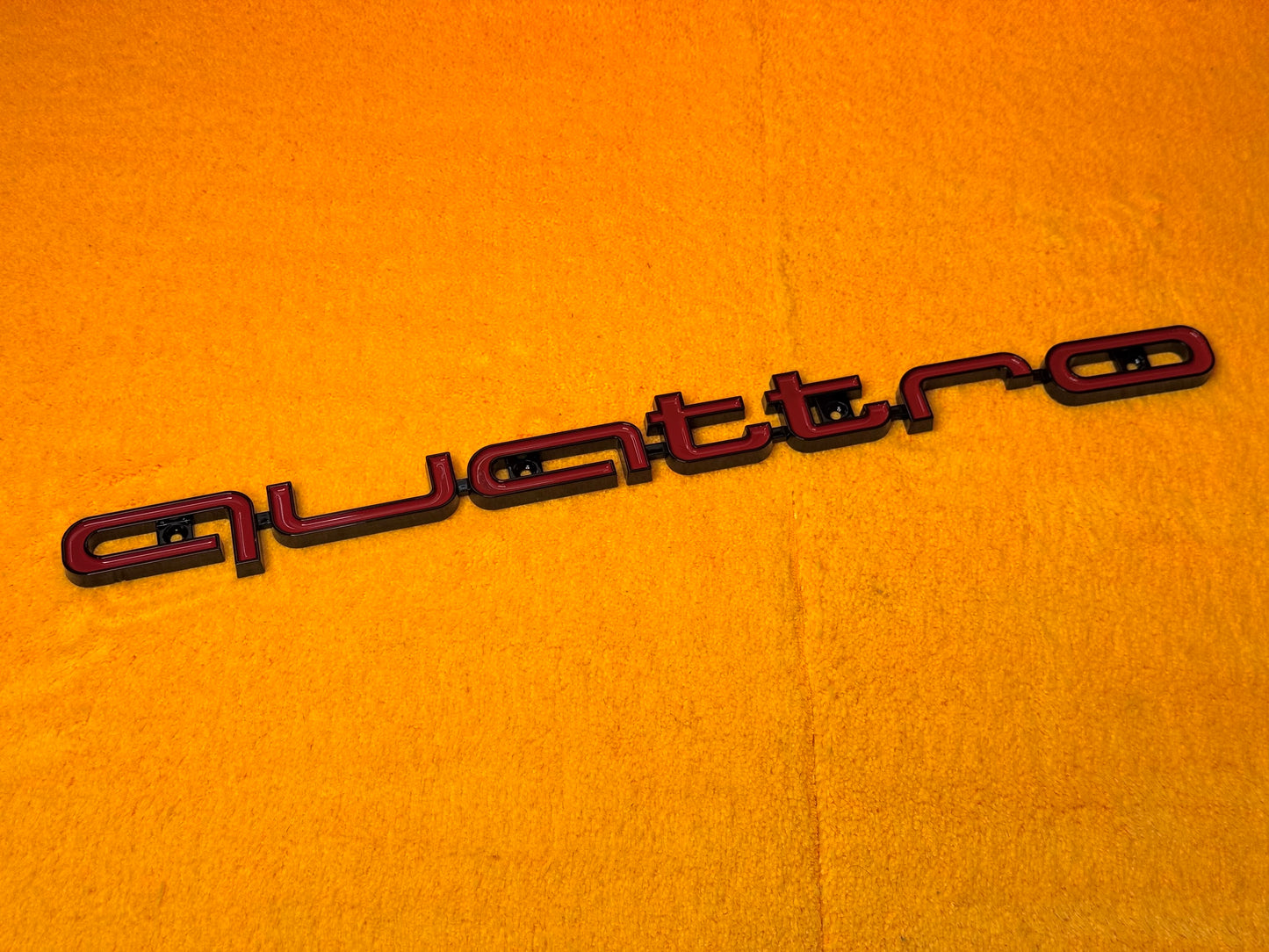 Emblema logo QUATTRO per Griglia RS Audi (vari colori)