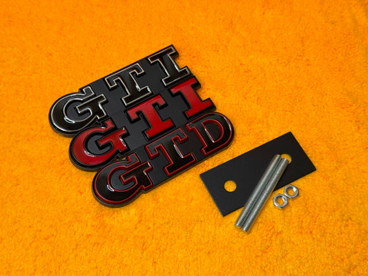 Badge Anteriore Scritta GTD GTI per VW Golf MK6 MK7 7.5 (vari colori)
