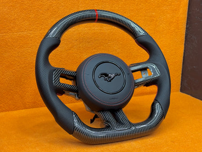 Volante sportivo personalizzato per Ford Mustang (2015–2023) – Vera Fibra di Carbonio (Configuralo)