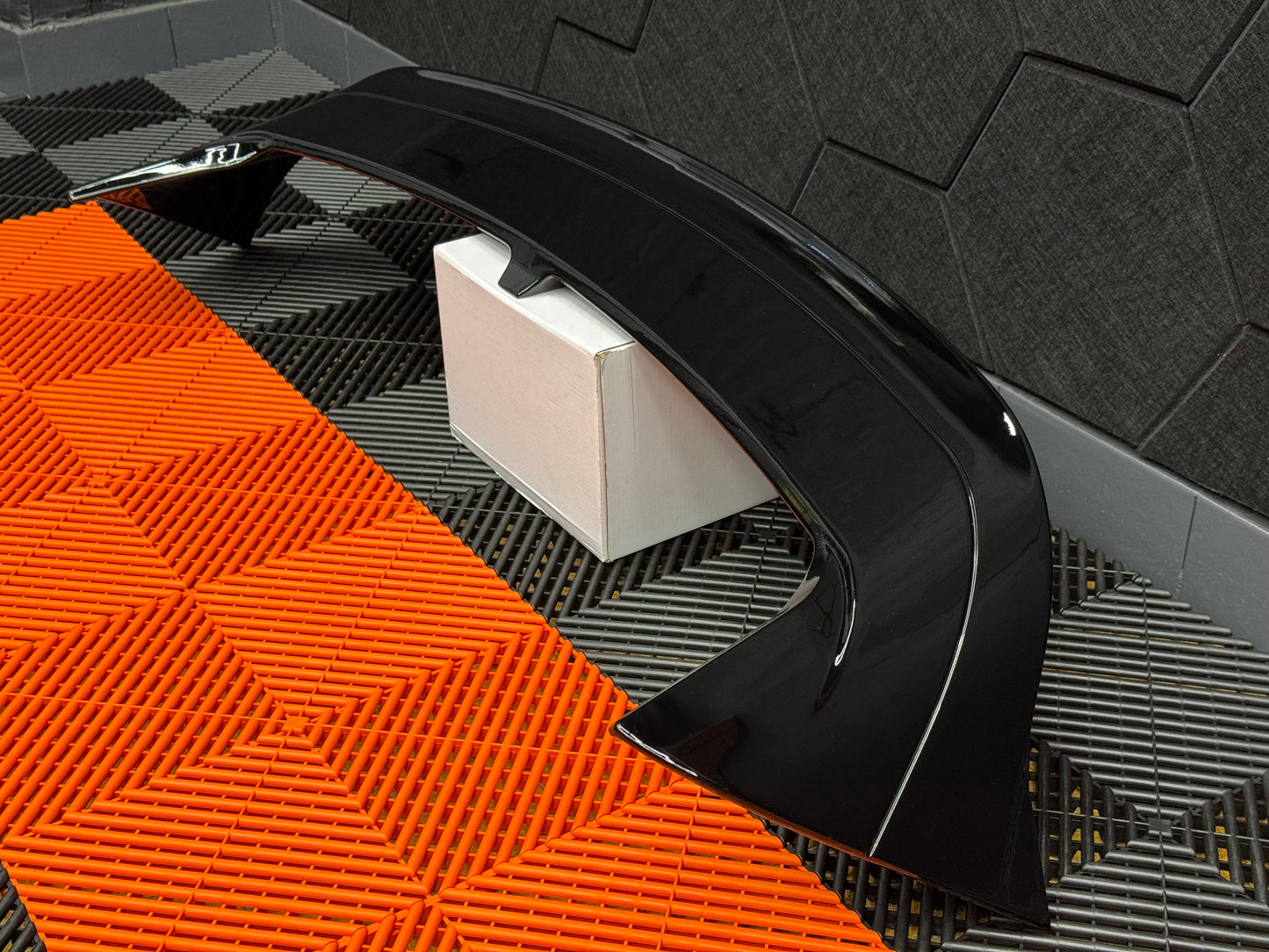 Spoiler Clubsport Posteriore per VW Golf MK8 Nero lucido