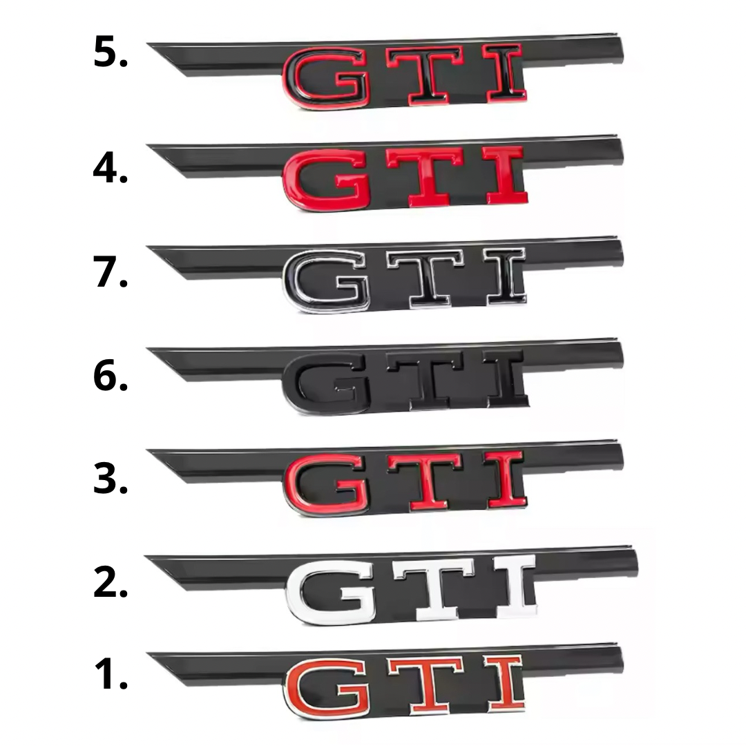 Badge Anteriore Scritta GTD GTI per VW Golf MK8 (Vari colori)