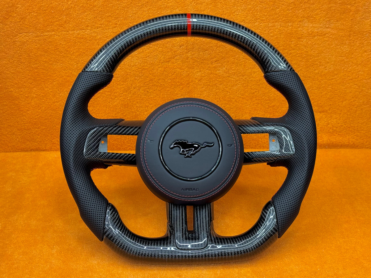 Volante sportivo personalizzato per Ford Mustang (2015–2023) – Vera Fibra di Carbonio (Configuralo)