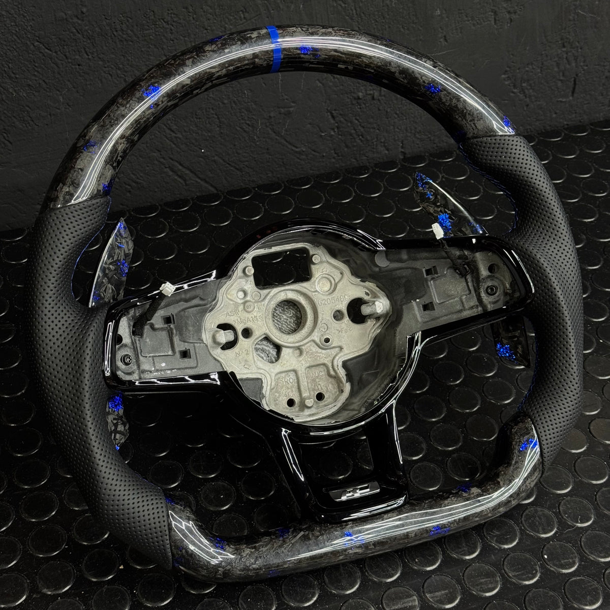 Volante Volkswagen Carbon Forged Personalizzato per Golf - Polo - Scirocco (configuralo)