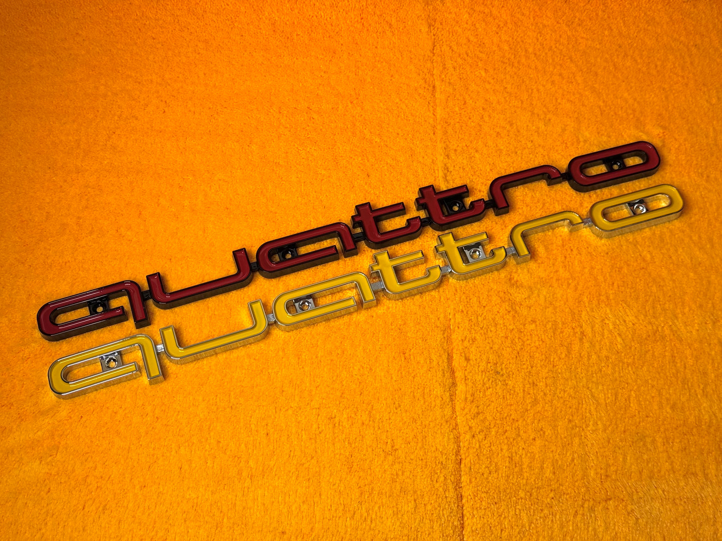 Emblema logo QUATTRO per Griglia RS Audi (vari colori)