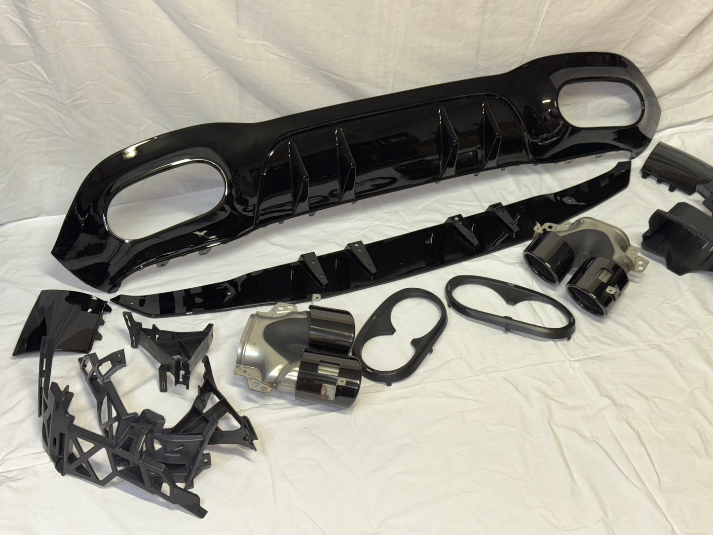 Diffusore Posteriore Stile A45 AMG per Mercedes Classe A W177 (nero lucido)