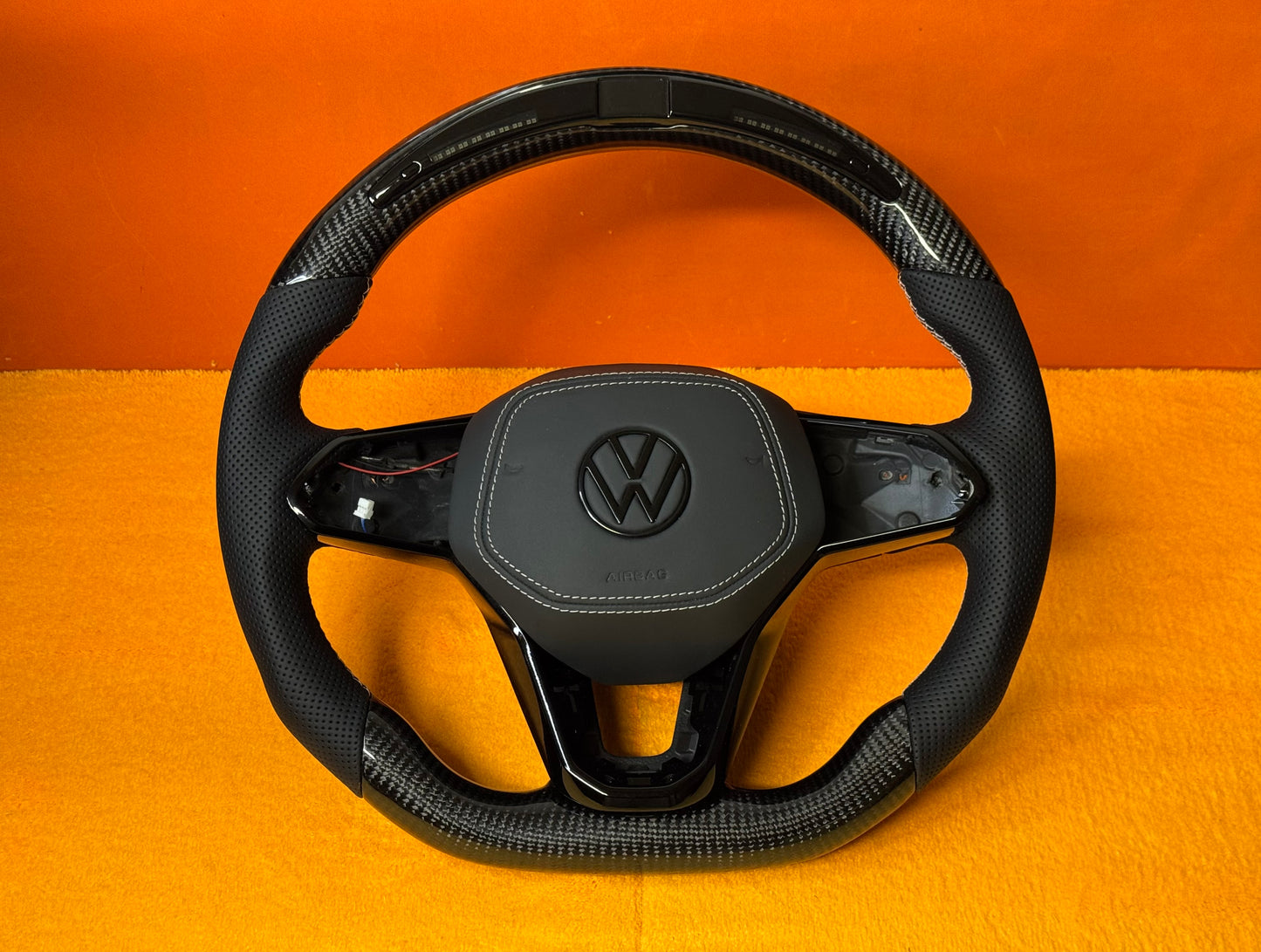 Volante personalizzato con LED di cambiata per Volkswagen Golf MK8 8.5