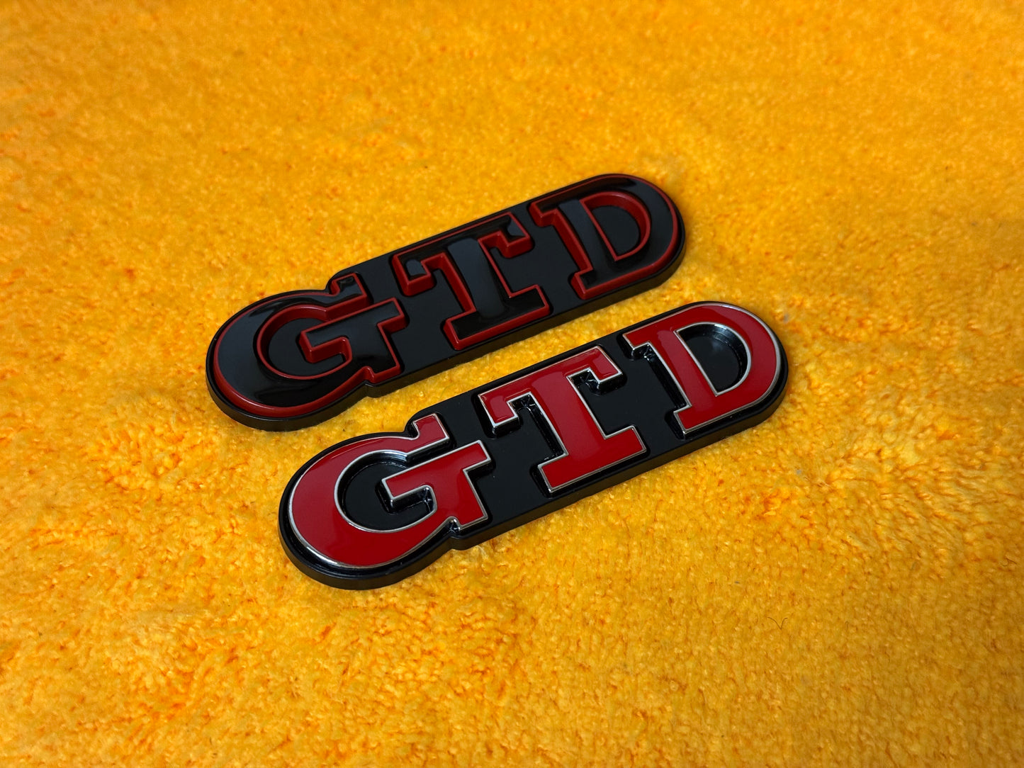 Badge Anteriore Scritta GTD GTI per VW Golf MK6 MK7 7.5 (vari colori)