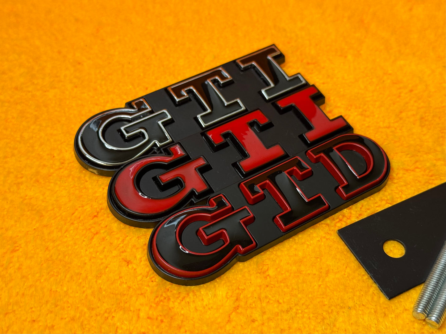 Badge Anteriore Scritta GTD GTI per VW Golf MK6 MK7 7.5 (vari colori)