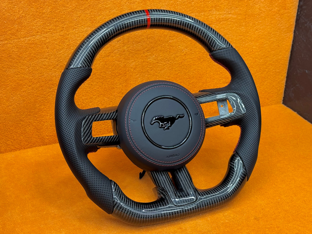 Volante sportivo personalizzato per Ford Mustang (2015–2023) – Vera Fibra di Carbonio (Configuralo)