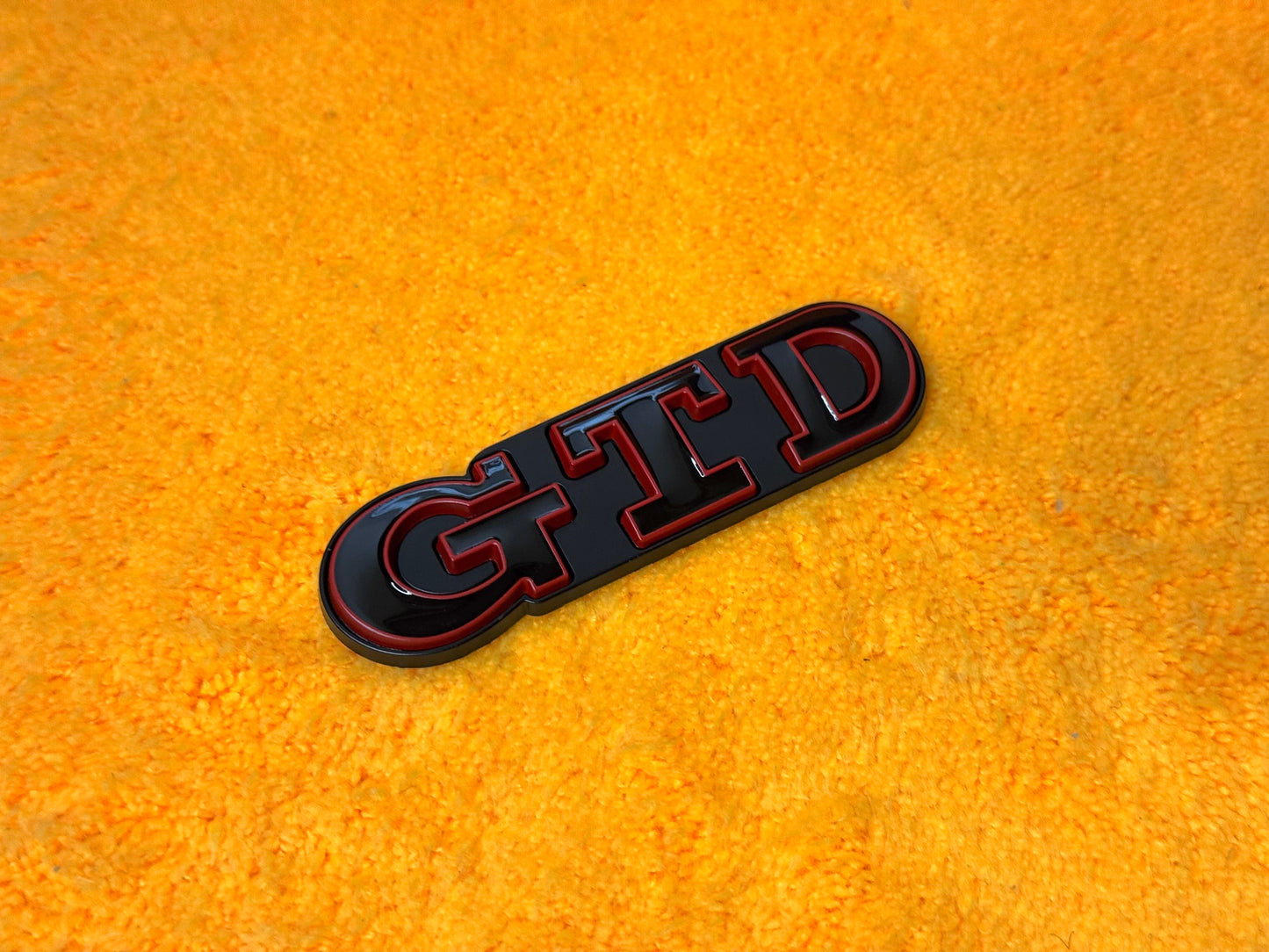 Badge Anteriore Scritta GTD GTI per VW Golf MK6 MK7 7.5 (vari colori)